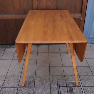 イギリスercol(アーコール)社のエルム無垢材を使用したバタフライ ダイニングテーブルです。北欧スタイルやカフェスタイルとも相性の良いシンプルで丸みを帯びたフォルムはダイニングを優しい雰囲気に♪BJ324