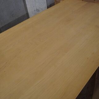 karimoku(カリモク家具)のメープル材を使用したDU6205ダイニングテーブルのご紹介です。シンプルでスッキリとしたデザインのモダンな食卓は北欧スタイルやカフェスタイルなどに！BJ328