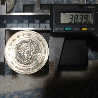 貿易銀　明治10年　スラブケース入り　長径38.6ミリ 貿易銀 明治10年 スラブケース入り 長径38.6ミリ 貿易銀 明治10年