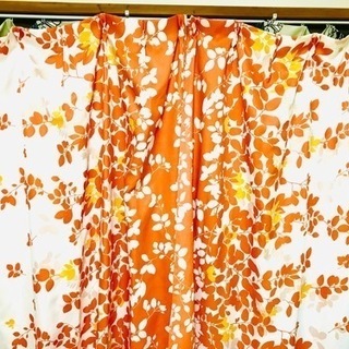 秋らしいカーテン