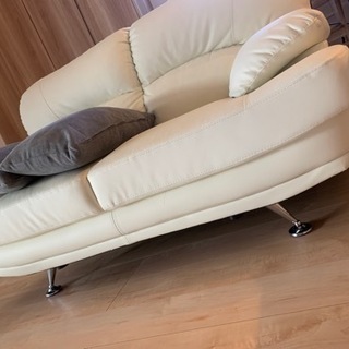 先月、東京インテリア購入◎ ホワイトソファー 4万円くらい【17日消去】