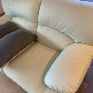 先月、東京インテリア購入◎ ホワイトソファー　4万円くらい【17日消去】