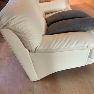 先月、東京インテリア購入◎ ホワイトソファー　4万円くらい【17日消去】
