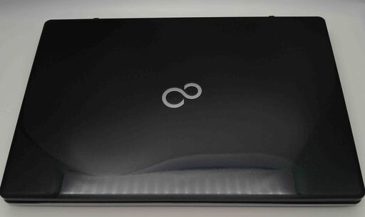 富士通ノートパソコン I7（中古）、8GBのメモリ、HDD1000GB、15.6画面