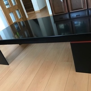 ローテーブル　黒（脚に赤ラインあり）