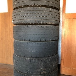 日野デュトロ2トンから取り外したホイール付きタイヤ