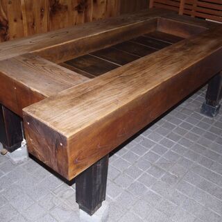 和食料理店で使用されていた木製テーブル2台（赤ケヤキ）
