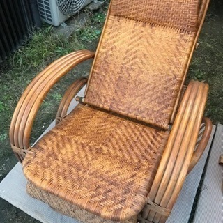【売り切れました】籐製の肘掛け椅子　リクライニング付き　オットマン付き