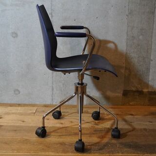 Cassina(カッシーナ)取り扱いのメーカーKartell(カルテル)の 