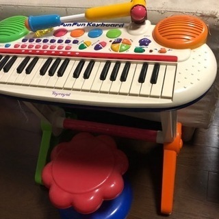 幼児用ピアノ（イス付き）