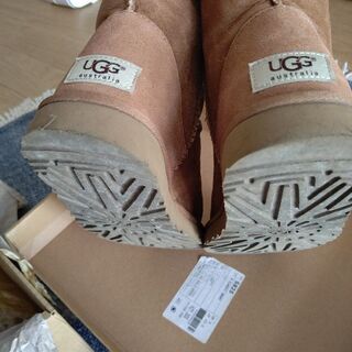 UGGのミディアムブーツ