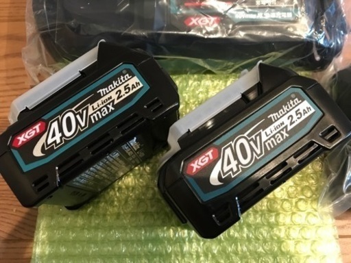 ☆他サイト売却済☆マキタ 40Vmax 急速充電器＋2.5Ahバッテリー2個＋