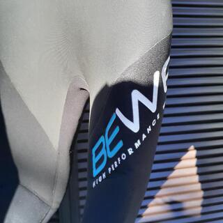 レディース・セミドライ・ウェットスーツ