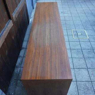 Crastina(クラスティーナ)のウォールナット材Trufa(トゥルーファ)テレビボードです!シンプルモダンな収納力抜群のAVボード♪ワイド・ロータイプなのでリビングはもちろん床に座る和室にも☆BJ408 3