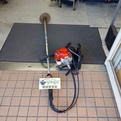 丸山 BCS234S 刈払い機【リライズ野田愛宕店】【店頭取引限定】【中古(飛散防護カバー欠品)】【管理番号：ITOEFS00K328】