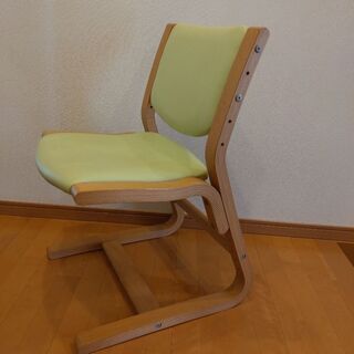 【ネット決済】学習椅子　ベネッセ&カリモク　集中力はぐくみチェア...
