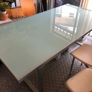 【ネット決済】シンプルな大型ガラステーブル
