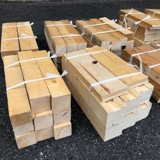 木製パレット切断の端材　薪に最適　一束250円