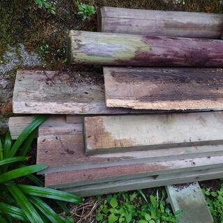材木、柱、板、タルキなど（無料で譲って下さい❗❗）薪ストーブで使用