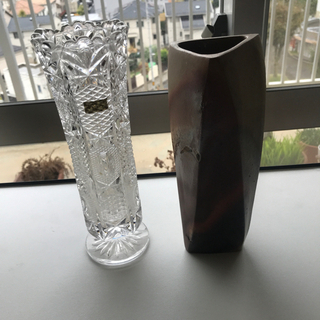 KAMEI Crystal のフラワーベースと焼物の花瓶