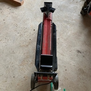 電動油圧式薪割り機 中古です。