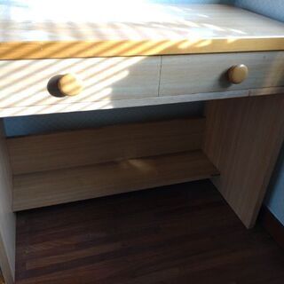 （お渡し先決定しました）小さめ机（勉強机）木製