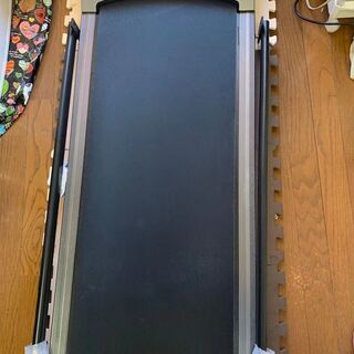 ランニングマシン、ワーキングマシン、ルームランナー