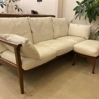 『オシャレな家具を探すならオトワリバース！』KEYUCA ケユカ ソファ 本革 フェザー 3.0P 3人掛け ホワイト オットマン付き 木枠ソファ 参考価格：269,500円 中古品