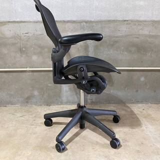 Herman Miller Aeron ハーマンミラー アーロンチェア Bサイズ グラファイト