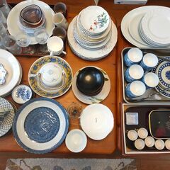 食器（皿、コップ、茶碗、お盆、大型バット、トング、カップなどたく...