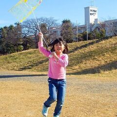 風の子デイキャンプ～ぐにゃぐにゃ凧であそぼう～ - 狛江市