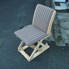 高さ調整できる　木製椅子　座る部分と背もたれクッション機能？あります。