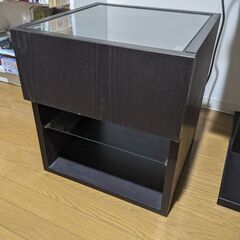 IKEA　ベッドサイドテーブル（無料・中古品）