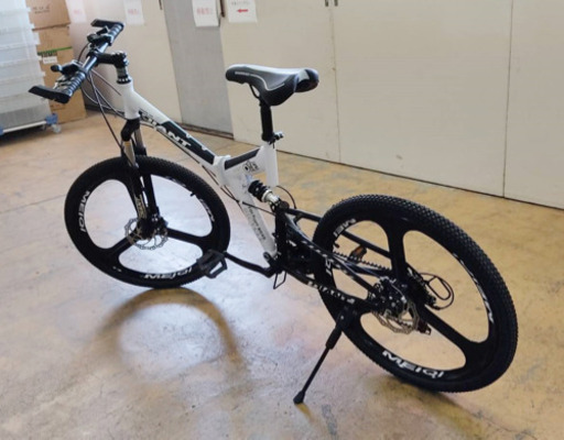 新品】自転車(マウンテンバイク カラー ホワイト&ブラック