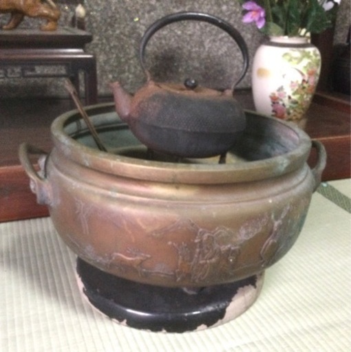 真鍮製 火鉢 骨董品 五徳 火鉢箸 鉄瓶 付き