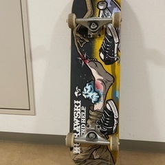 【ネット決済・配送可】スケートボード　ベンチャートラック