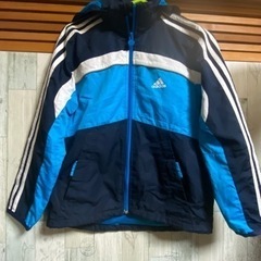 ❇️adidasフード付きジャンバー・１４０㌢❇️子供用❇️最終...