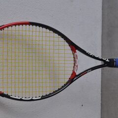 硬式テニスラケット　ガット新品、グリップ新品