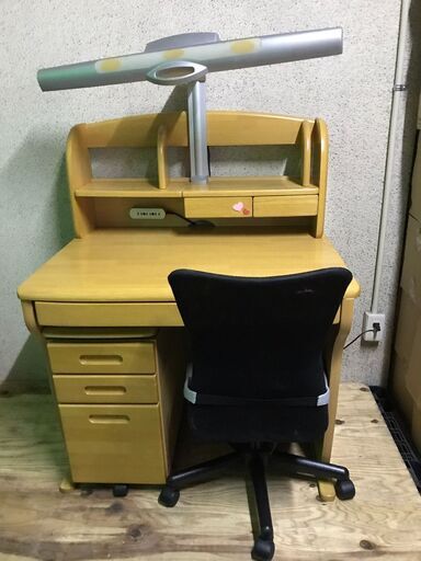 Nitori ニトリ 勉強机 学習机 デスク 袖机 チェア ライト付 幅90cm 奥行70cm 高さ135cm とも 鴻池新田のテーブル 学習机 の中古あげます 譲ります ジモティーで不用品の処分