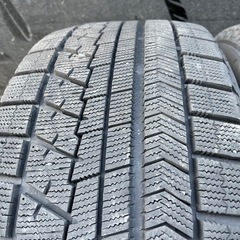 極上タイヤ　BRIDGESTONE VRX 225/50R18 スタッドレス  タイヤ　バリ山　2017年製　18インチ