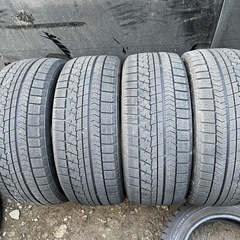 極上タイヤ　BRIDGESTONE VRX 225/50R18 スタッドレス  タイヤ　バリ山　2017年製　18インチ