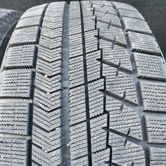 極上タイヤ　BRIDGESTONE VRX 225/50R18 スタッドレス  タイヤ　バリ山　2017年製　18インチ