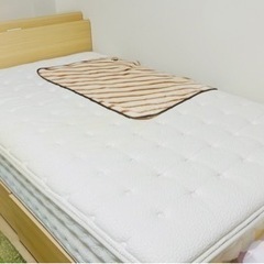 ベッド　ニトリ製　セミダブル　ベッドフレーム
