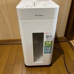 【ネット決済・配送可】シュレッダー 大容量 CD.カード裁断OK...