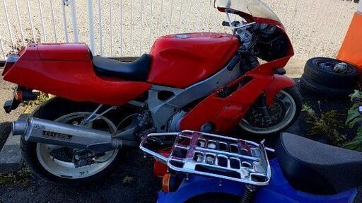 fzr400書類無し　カウル破損の為値下げします fzr400書類無し カウル破損の為値下げします