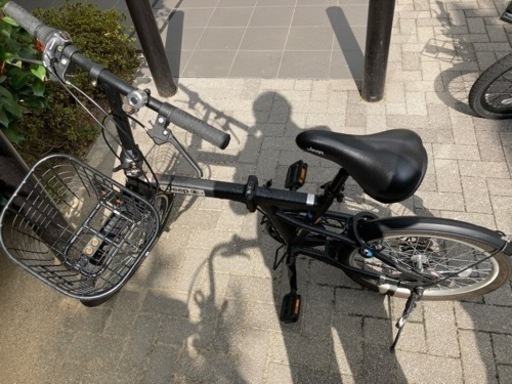 Jeep 折りたたみ自転車 ブラック 20インチ　カゴ付き JEEP 折りたたみ自転車 20インチ 6変速 カゴ 付き 黒 配達可能