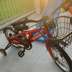 子供　補助輪付き自転車