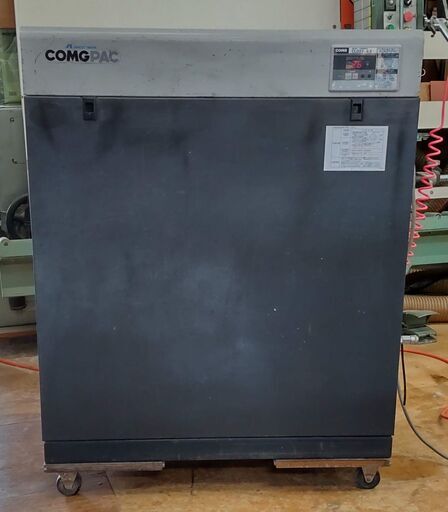 コンプレッサー　アネスト岩田　CLD22-8.5  2.2kw  3馬力　三相200V　50Hz　運転時間2600ｈ