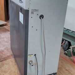 コンプレッサー　アネスト岩田　CLD22-8.5  2.2kw  3馬力　三相200V　50Hz　運転時間2600ｈ