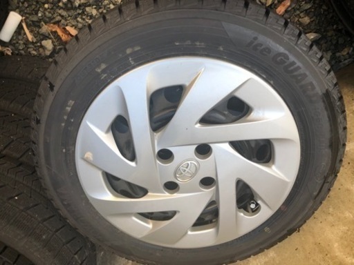 美品アクア　ヴィッツ　アクシオ　キューブ　フィット185/60R15スタッドレス 美品アクア ヴィッツ アクシオ キューブ フィット185/60R15